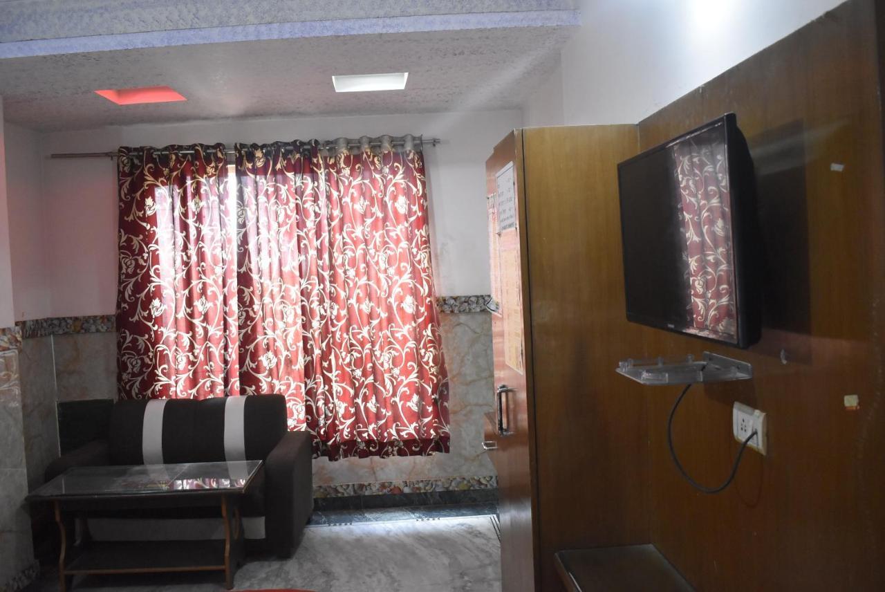 Hotel Shri Hari Palace By Wb Inn Vrindāvan Buitenkant foto